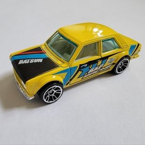 Hot Wheels Datsun Bluebird 510 1:64 Die Cast Model Car Yellow 1W Racing Decal